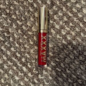“Keep it Full” Maxxx Milani Red Lipstick